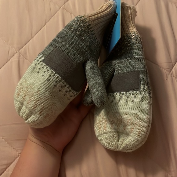 Isotoner signature mittens - Picture 2 of 2